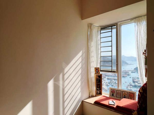 Come creare un angolo lettura accogliente con cuscini, guanciali e dettagli unici